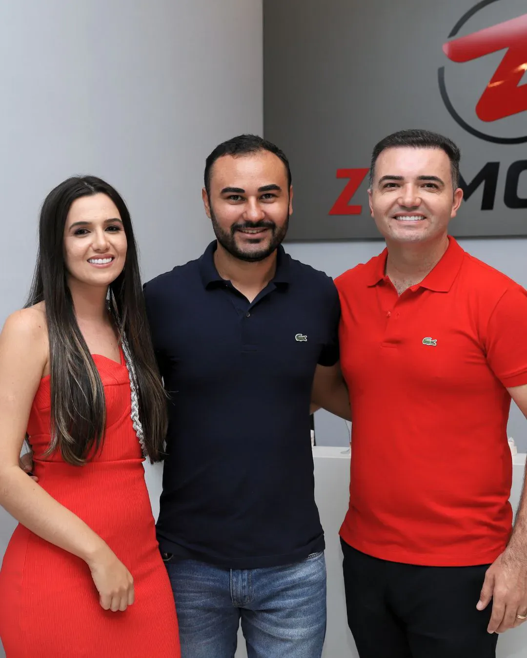 Ao lado do empresário Zé Neto e esposa durante inauguração da ZN Motos