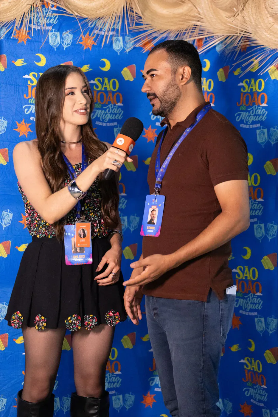 Dando entrevista para o Portal O Micaelense no São João de São Miguel